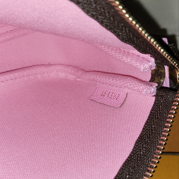 NEW 2022 authentic Louis Vuitton Xmas animation limited edition mini pochette - Picture 9 of 14